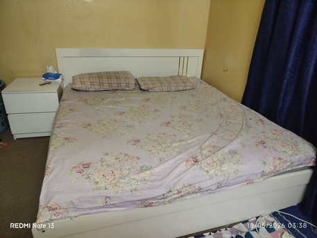 Riyadh, Furniture, SAR 700,  For Sale &ndash; King Size Bed & 3-Door Wardrobe King Size Double Bed By Home Centre 3-Door Smal