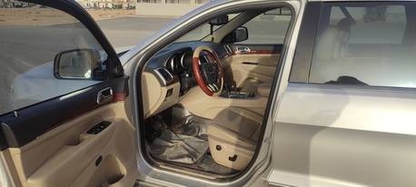 Riyadh, Vehicles, Cars & Trucks , SAR 28000,  Jeep Grand Cherokee Limited,  2012,  Automatic,  252000 KM,    V8 Full Option 4x4 Vehicle Is In Excellent Condition