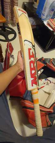 Juffair, Toys & Games, BHD 40,  FULL CRICKET SET FOR SALE URGENT 40 BHD NON NEGOTIABLE