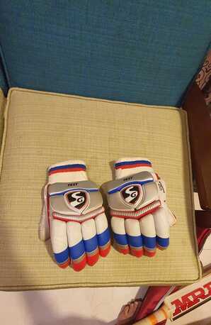 Juffair, Toys & Games, BHD 40,  FULL CRICKET SET FOR SALE URGENT 40 BHD NON NEGOTIABLE