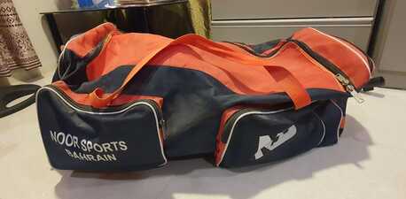 Juffair, Toys & Games, BHD 40,  FULL CRICKET SET FOR SALE URGENT 40 BHD NON NEGOTIABLE