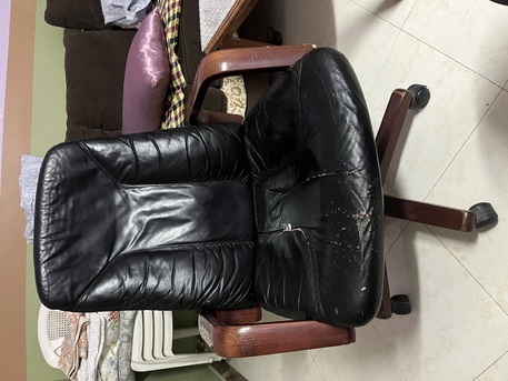 Al Malaz, Household Items, SAR 150,  Leather Chair - Five Star Revolving