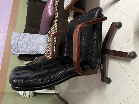 Al Malaz, Household Items, SAR 150,  Leather Chair - Five Star Revolving