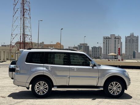 Riffa, Vehicles, Cars & Trucks , BHD 5800,  Mitsubishi Pajero,  2017,  Automatic,  114000 KM,  FULL OPTION
