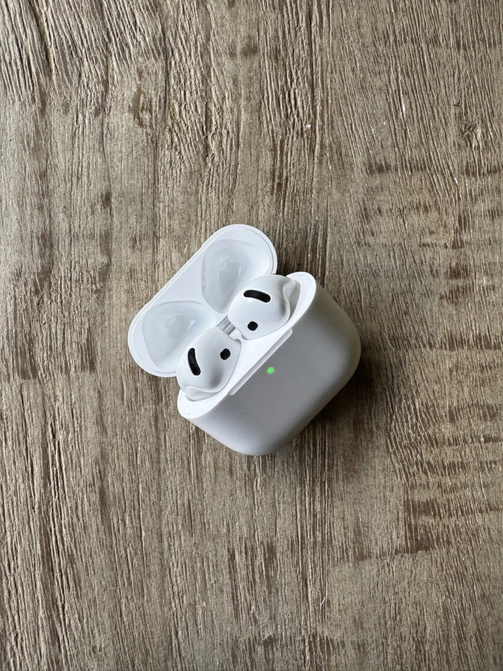 Diplomatic Quarter, Mobile Phones, SAR 375,  Like New &ndash; AirPods 4 With ANC + Protective Case &ndash; Wireless Charging, Barely Used