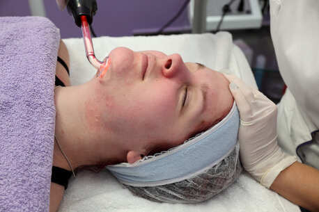 Abu Dhabi, Beautician, Best Clinics For Repairing Sun-Damaged Skin In Dubai