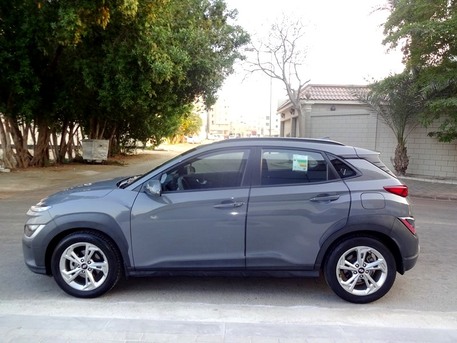 Zinj, Vehicles, Cars & Trucks , BHD 111,  Hyundai Kona,  2022,  Automatic,  72000 KM,  Mid-option, Agency Maintained - ZERO Accident URGENT SALE