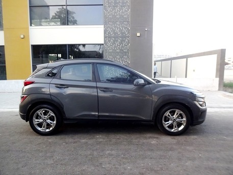 Zinj, Vehicles, Cars & Trucks , BHD 111,  Hyundai Kona,  2022,  Automatic,  72000 KM,  Mid-option, Agency Maintained - ZERO Accident URGENT SALE