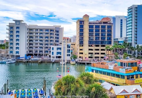 New York, Travel, Enjoy Waterfront Dining & Drinks At Chart House Marina Hotel