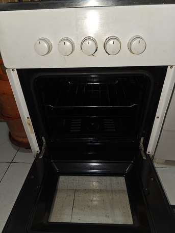 Dammam, Household Items, SAR 450,  Selling My Kitchen Range (4 Stove & 1 Oven) And Washing Machine 7KG