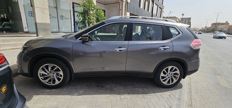 Riyadh, Vehicles, Cars & Trucks , SAR 41000,  Nissan X-Trail,  2015,  Automatic,  237000 KM,    SL (Full Option / 4WD)