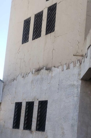 Riyadh, Job Seekers, Removing Old Paints