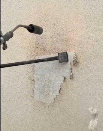 Riyadh, Job Seekers, Removing Old Paints