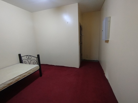 Riffa, Rooms for Rent, BHD 90/month,  1Room Roop Top Kitchen Sharing Inclusive Electricity In -(((Buhair)))