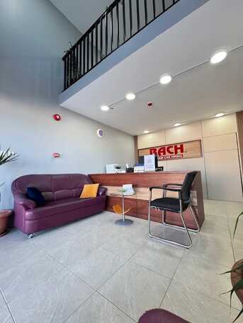 Hoora, Jobs, Receptionist