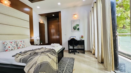 New Delhi, Apts/Flats Wanted, INR 16898/day,  Furnished,  3 BR,  2000 Sq. Feet,  3BHK Green Park, Private Garden Balcony, Lift