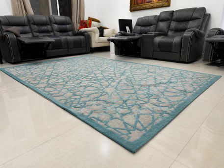 Hidd, Furniture, BHD 14,  ROYAL Modern Carpet 300 X 200 Cm &ndash; Elegant Design &ndash; Needs Cleaning &ndash; 14 BD
