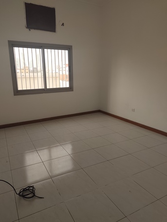 Salmaniya, Apartments, Flats, Houses & Villas, BHD 170/year,  2 BR,  Gorgeous Unfurnished 2 Bhk With Out EWA At  Just For 170 At Salmaniya. Near By Orange Cafe