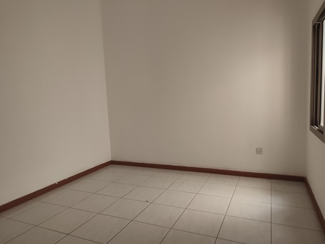 Salmaniya, Apartments, Flats, Houses & Villas, BHD 170/year,  2 BR,  Gorgeous Unfurnished 2 Bhk With Out EWA At  Just For 170 At Salmaniya. Near By Orange Cafe