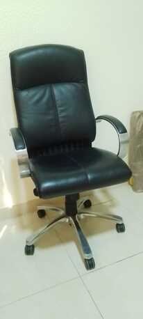 Thuqbah, Furniture, SAR 400,  Rotating Leather Chair