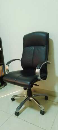 Thuqbah, Furniture, SAR 400,  Rotating Leather Chair