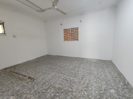 Manama, Apartments, Flats, Houses & Villas, BHD 250/year,  2 BR,  Gufool:- Rooftop 2Bhk Unfurnished Flat On Rent With Unlimited Ewa..