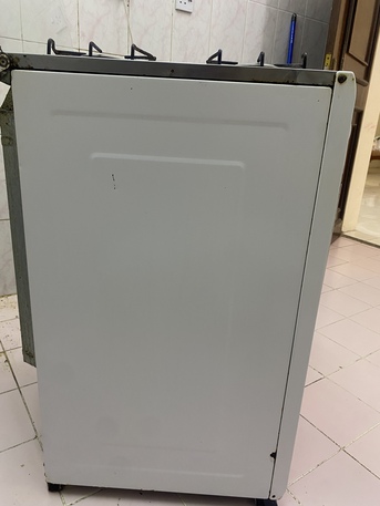 Manama, Household Items, BHD 40,  4 Burner Gas Cooker+ Nader Gas Cylinder With Regulater For Sale