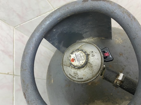Manama, Household Items, BHD 40,  4 Burner Gas Cooker+ Nader Gas Cylinder With Regulater For Sale