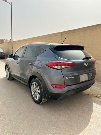 Dammam, Vehicles, Cars & Trucks , SAR 42000,  Hyundai Tucson,  2016,  Automatic,  180000 KM,   2.0 4 CYLINDER  MODEL NEAT CAR FOR SALE