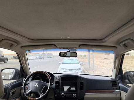 Riyadh, Vehicles, Cars & Trucks , SAR 27500,  Mitsubishi Pajero,  2010,  Automatic,  322000 KM,  Pajero For Sale SAR 27500