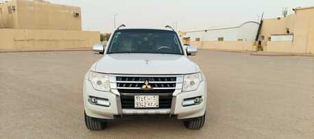 Riyadh, Vehicles, Cars & Trucks , SAR 50000,  Mitsubishi Pajero,  2016,  Automatic,  146000 KM,   GLS, , , 146,000 KM, Full Options With 4x4 For Sale
