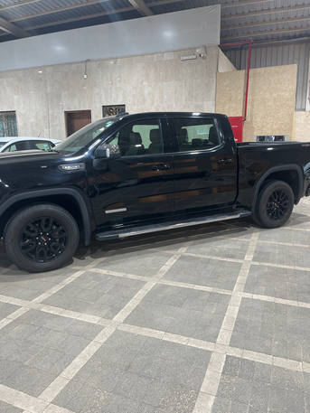 Riyadh, Vehicles, Cars & Trucks , SAR 140000,  Gmc Sierra,  2021,  Automatic,  150000 KM,