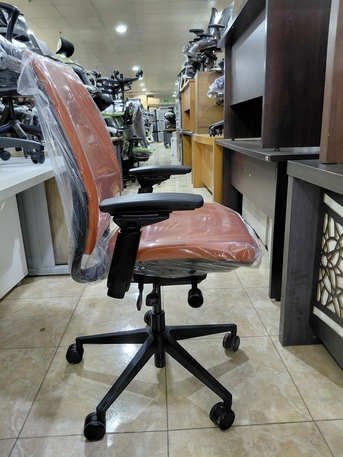 Jeddah, Furniture, SAR 1500,  Steelcase Amia Chair American