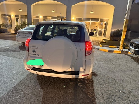 Riyadh, Vehicles, Cars & Trucks , SAR 25500,  TOYOTTA RAv4,  2011,  Automatic,  122680 KM,