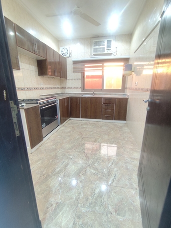 Muharraq, Apartments, Flats, Houses & Villas, BHD 320/year,  4 BR,  Semi Furniture Flat For Rent In Qalali 4 Bedrooms 320 Bd Including Ewa Unlimited