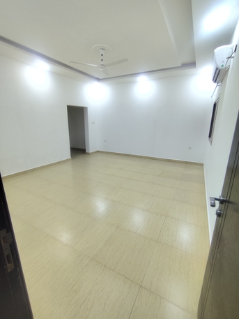 Muharraq, Apartments, Flats, Houses & Villas, BHD 320/year,  4 BR,  Semi Furniture Flat For Rent In Qalali 4 Bedrooms 320 Bd Including Ewa Unlimited