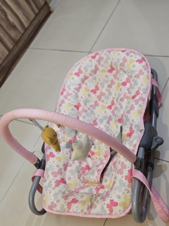 Al Malaz, Baby & Kid Stuff, SAR 50,  ? For Sale: Gently Used Juniors Baby Rocker / Bouncer With Toy Bar
