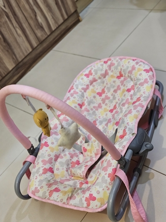 Al Malaz, Baby & Kid Stuff, SAR 50,  ? For Sale: Gently Used Juniors Baby Rocker / Bouncer With Toy Bar