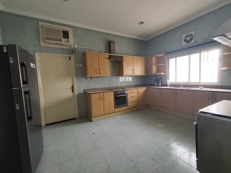Manama, Apartments, Flats, Houses & Villas, BHD 750/year,  5 BR,  Sehla:- 5Bhk Semifurnished Duplex Villa On Rent..