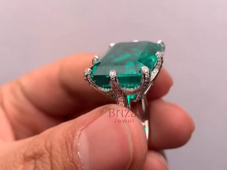Toronto, Jewelry, US 1030,  Art Deco Engagement Ring With Emerald Cut Green Gemstone