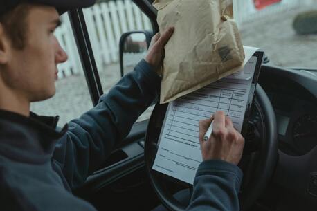 London, Delivery, Trakiin Tracking Hub: Better Visibility For Every Shipment You Follow