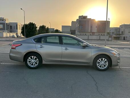 Riffa, Vehicles, Cars & Trucks , BHD 2100,  NISSAN ALTIMA,  2015,  Automatic,  171000 KM,  NEAT AND CLEAN CAR