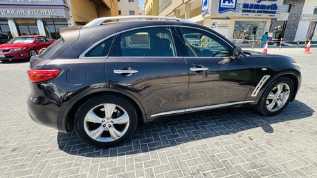Riffa, Vehicles, Cars & Trucks , BHD 12000,  Japan Made 2009 Model,  2009,  Automatic,  517506 KM,  Infinity FX 35  Model  ( Urgent Sale )