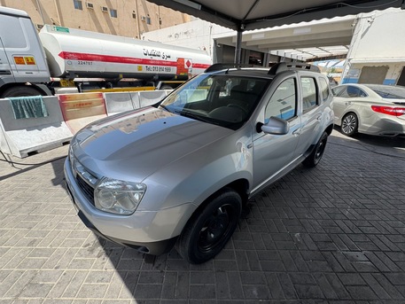 Dammam, Vehicles, Cars & Trucks , SAR 16000,  Renault Duster,  2014,  Automatic,  340000 KM,  Silver Duster Mint Condition For SALE With Reasonable Rate