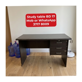 Manama, Furniture, BHD 17,  🌍🌐Study Table In Good Condition For Sale With Delivery