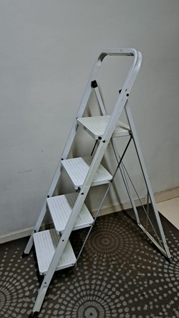 Al Malaz, Electrical & Plumbing, SAR 120,  4-Step Foldable Ladder