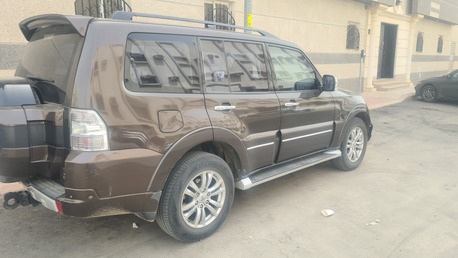 Riyadh, Vehicles, Cars & Trucks , SAR 52000,  Mitsubishi Pajero,  2020,  Automatic,  160000 KM,     GOLD Edition Model Immaculate Condition 52000 Sar For Sale