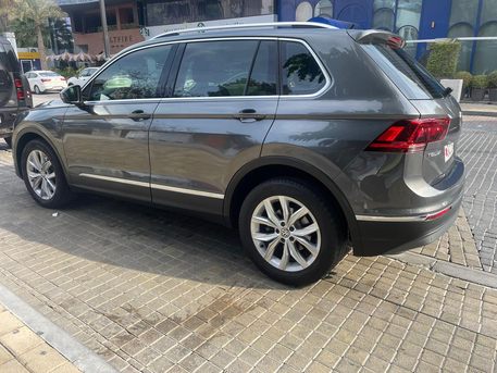 Salmaniya, Vehicles, Cars & Trucks , BHD 5400,  Volkswagen Tiguan SE,  2018,  Automatic,  69000 KM,  Volkswagon Tiguan , 2.0 Ltr( Fully Loaded ) Urgent Sale