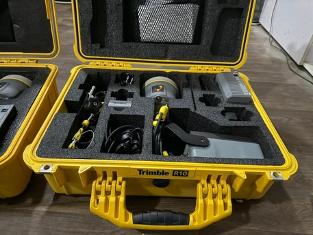 Dammam, Electronics, SAR 4500,  Trimble R10 Base And Rover With TDL450H External Radio