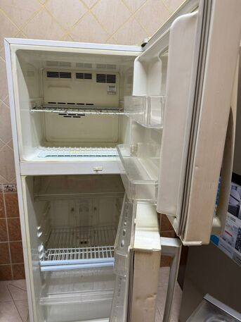 Riyadh, Appliances, SAR 400,  Selling LG Refrigerator